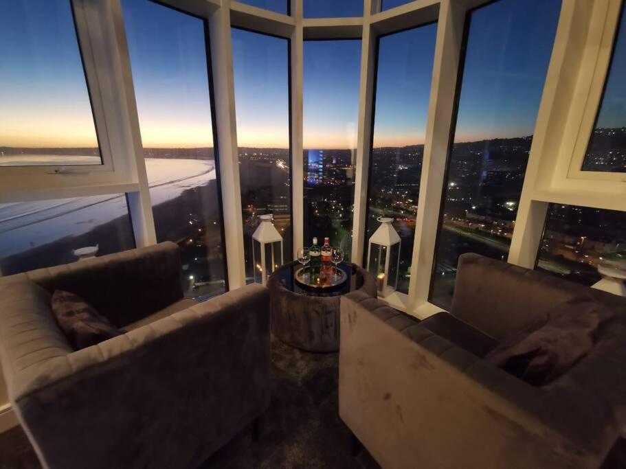 The Panoramic - The Finest Apartment In The City - By Tifa Stays Swansea Exterior foto